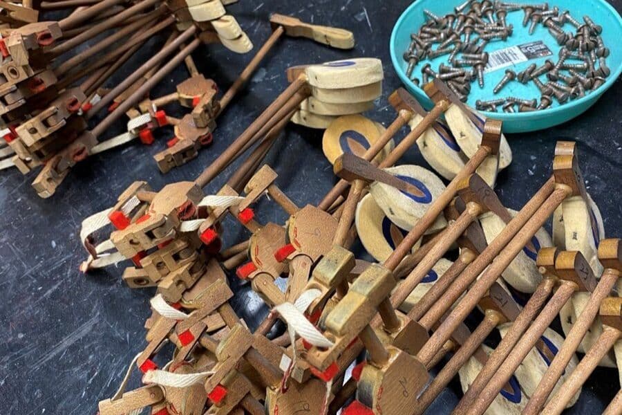 修復のために取り外された部品